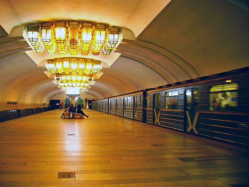 800px-Nizhny_Novgorod._Park_Kultury_Metro_Station.jpg